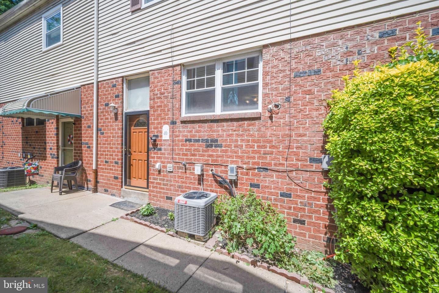 9376 Neil Road #a photo 2