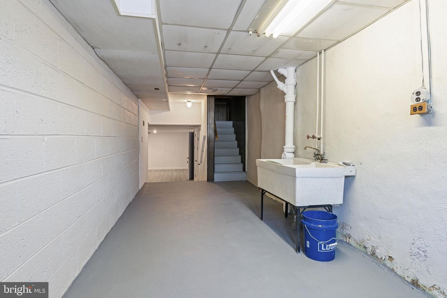 8614 Agusta Street photo 23
