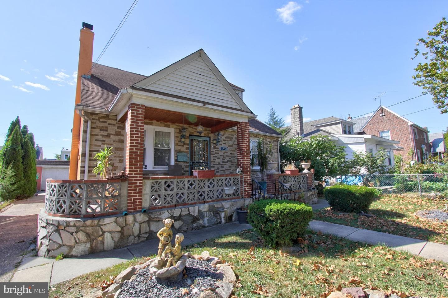 1336 Longshore Avenue photo 2