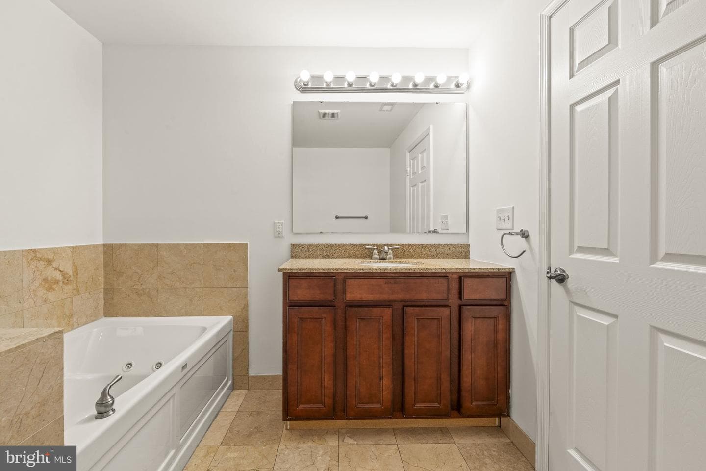 1011 S Dorrance Street photo 30