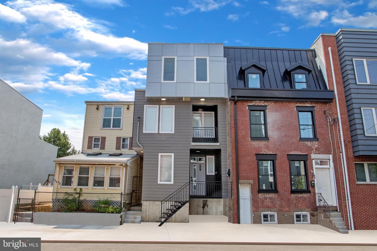 1214 E Fletcher Street photo 2
