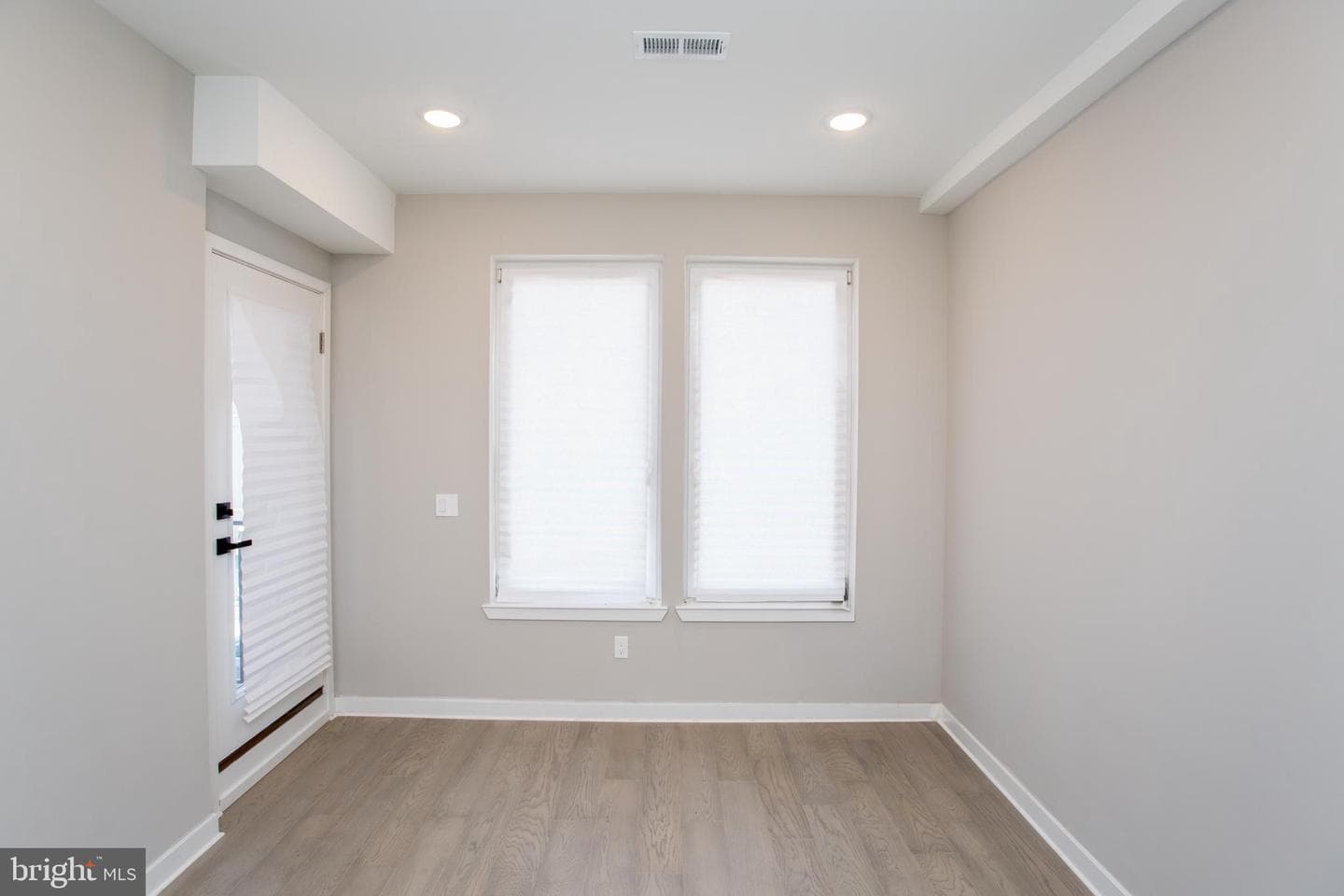 1214 E Fletcher Street photo 28