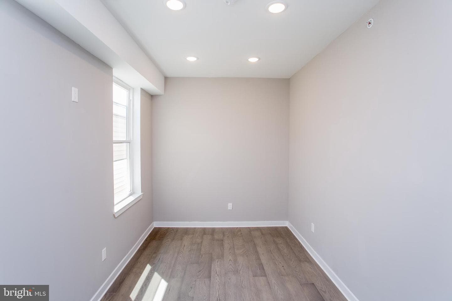 1214 E Fletcher Street photo 37