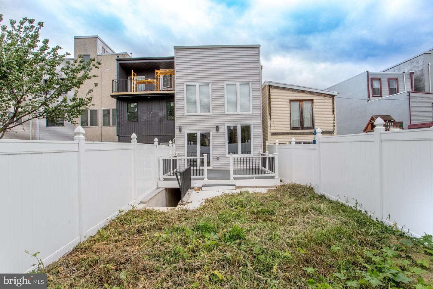 1214 E Fletcher Street photo 75
