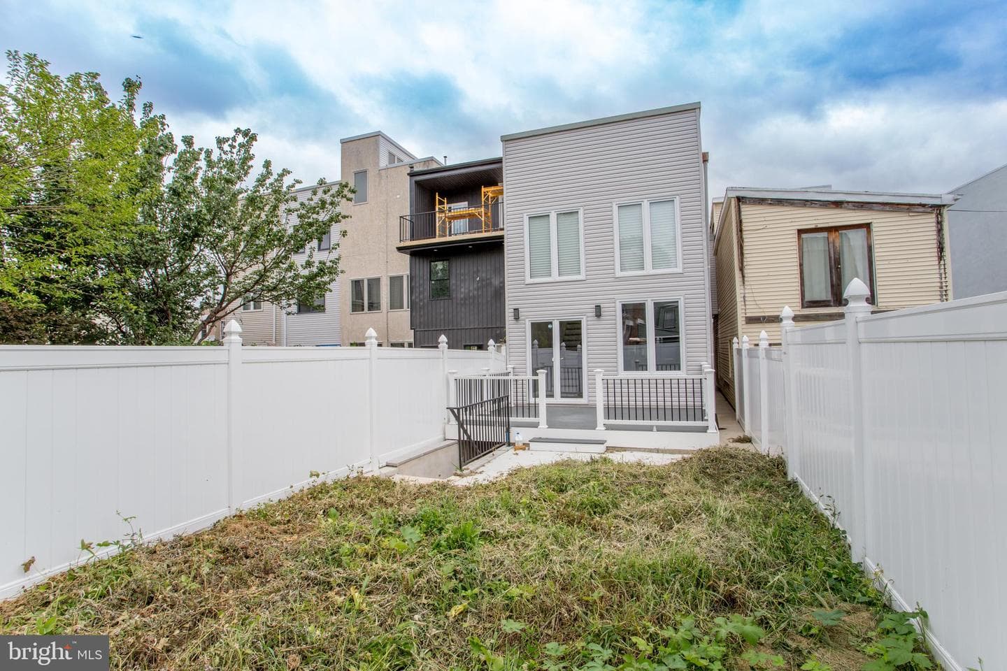 1214 E Fletcher Street photo 76