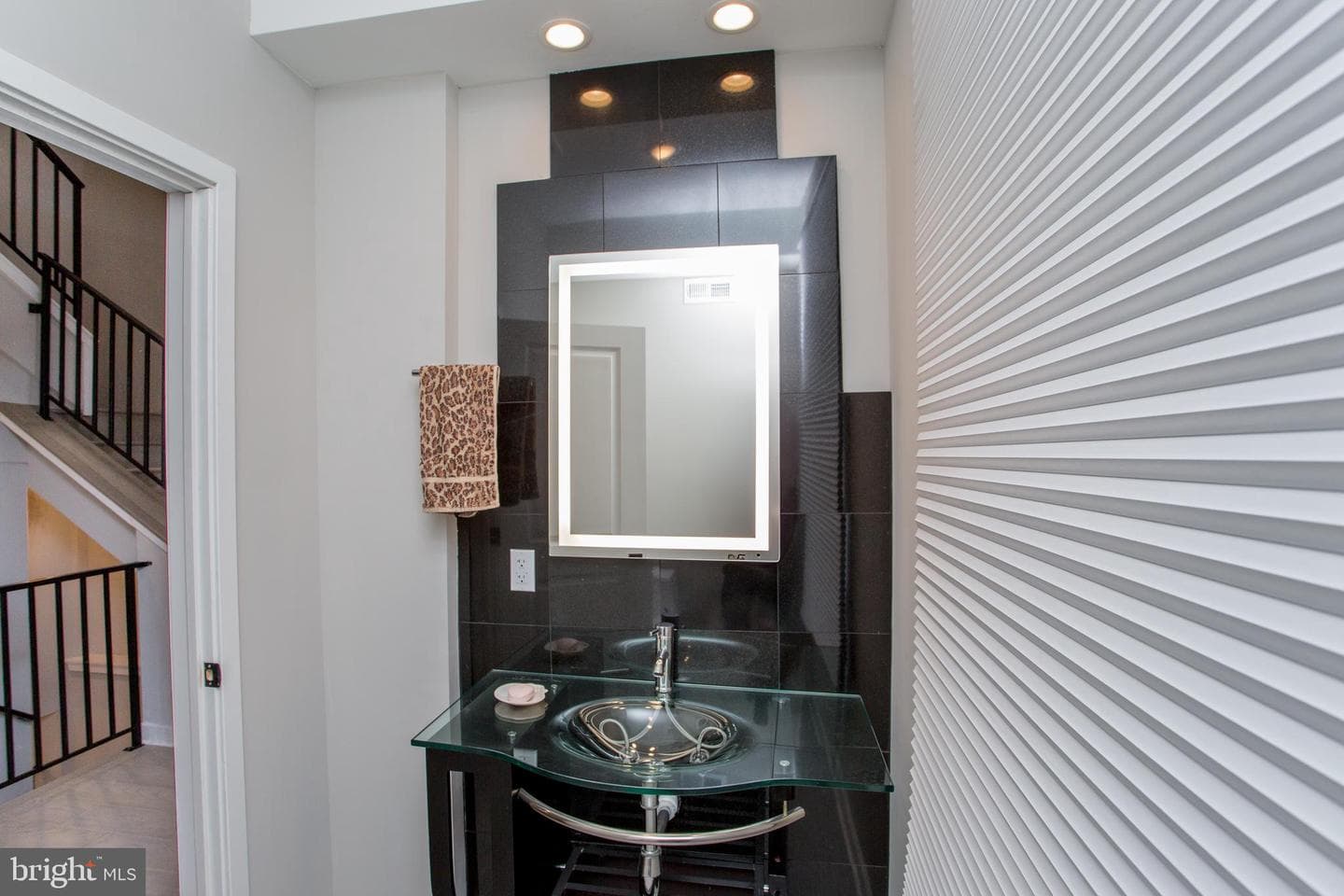 1214 E Fletcher Street photo 8