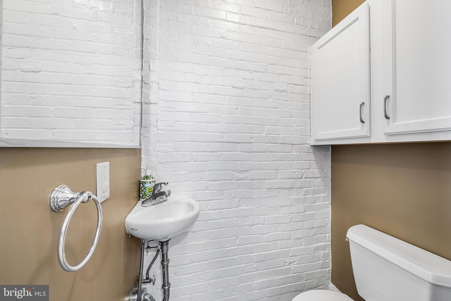 2140 Catharine Street photo 11