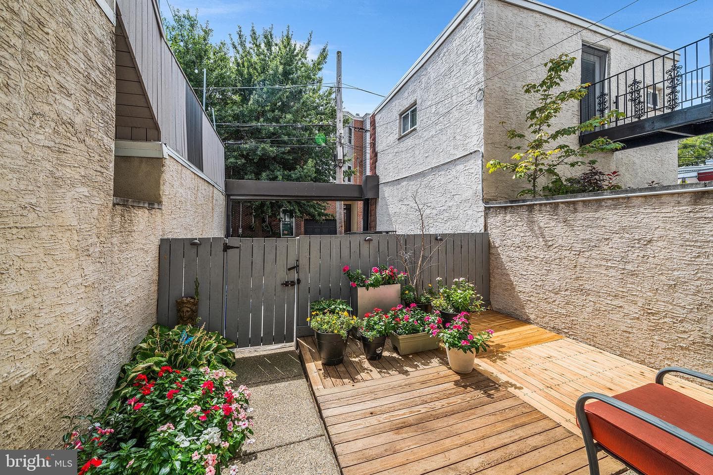 2140 Catharine Street photo 12