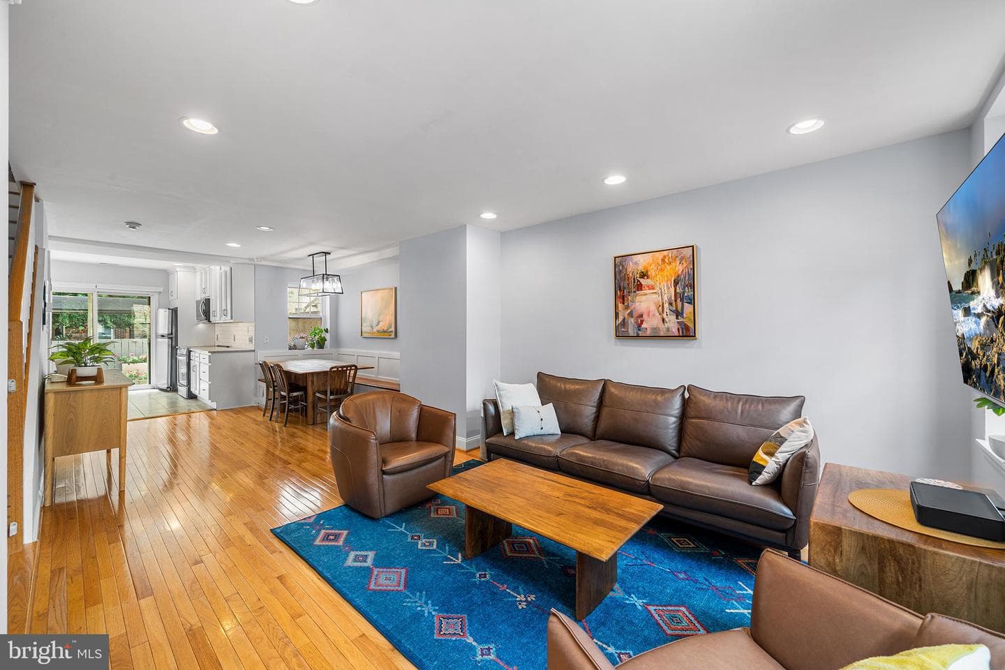 2140 Catharine Street photo 2