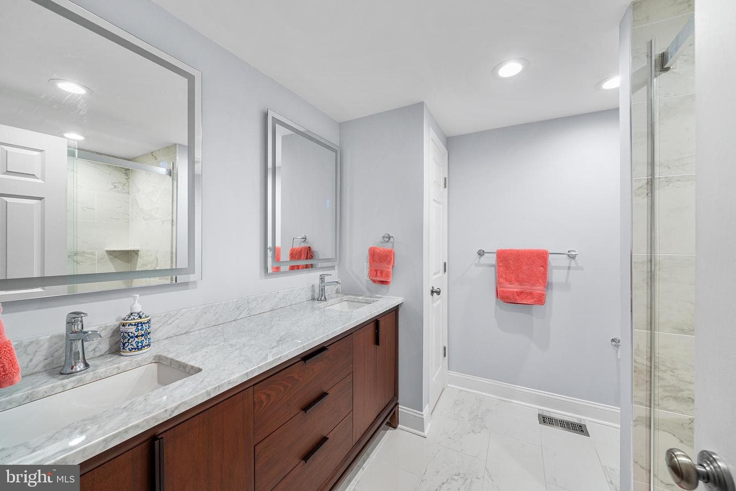 2140 Catharine Street photo 24