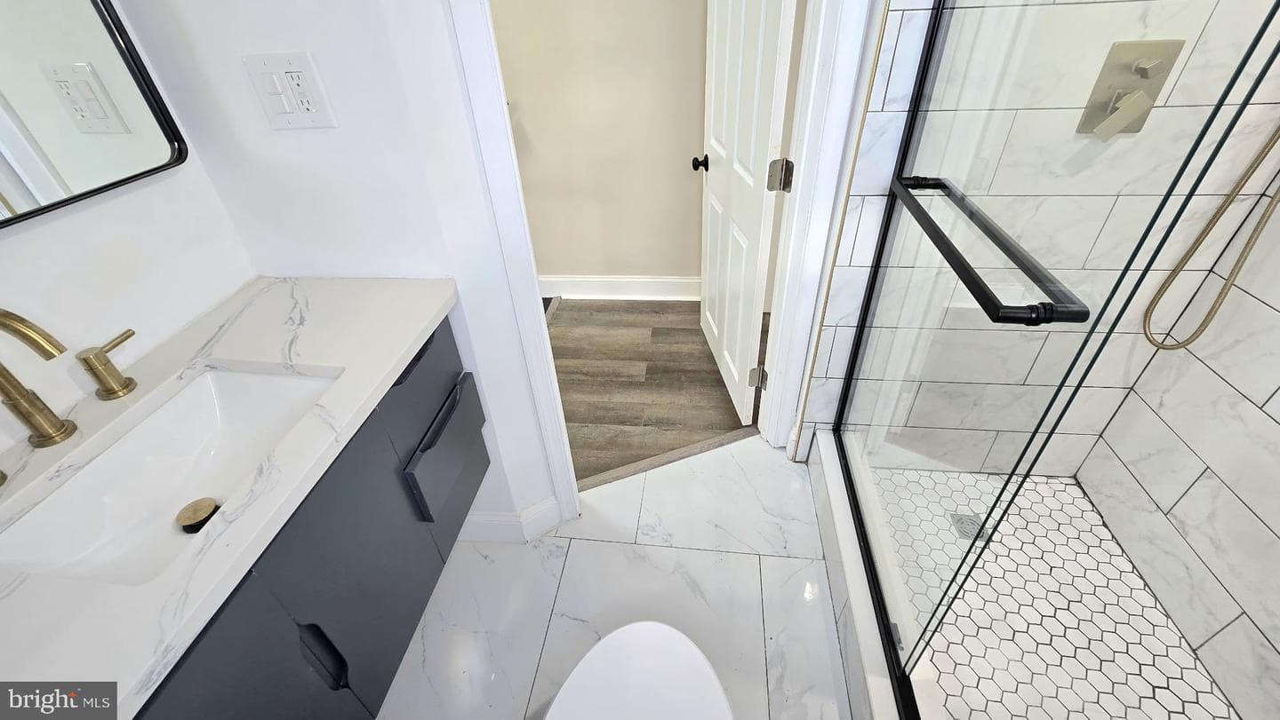 2811 N Croskey Street photo 29