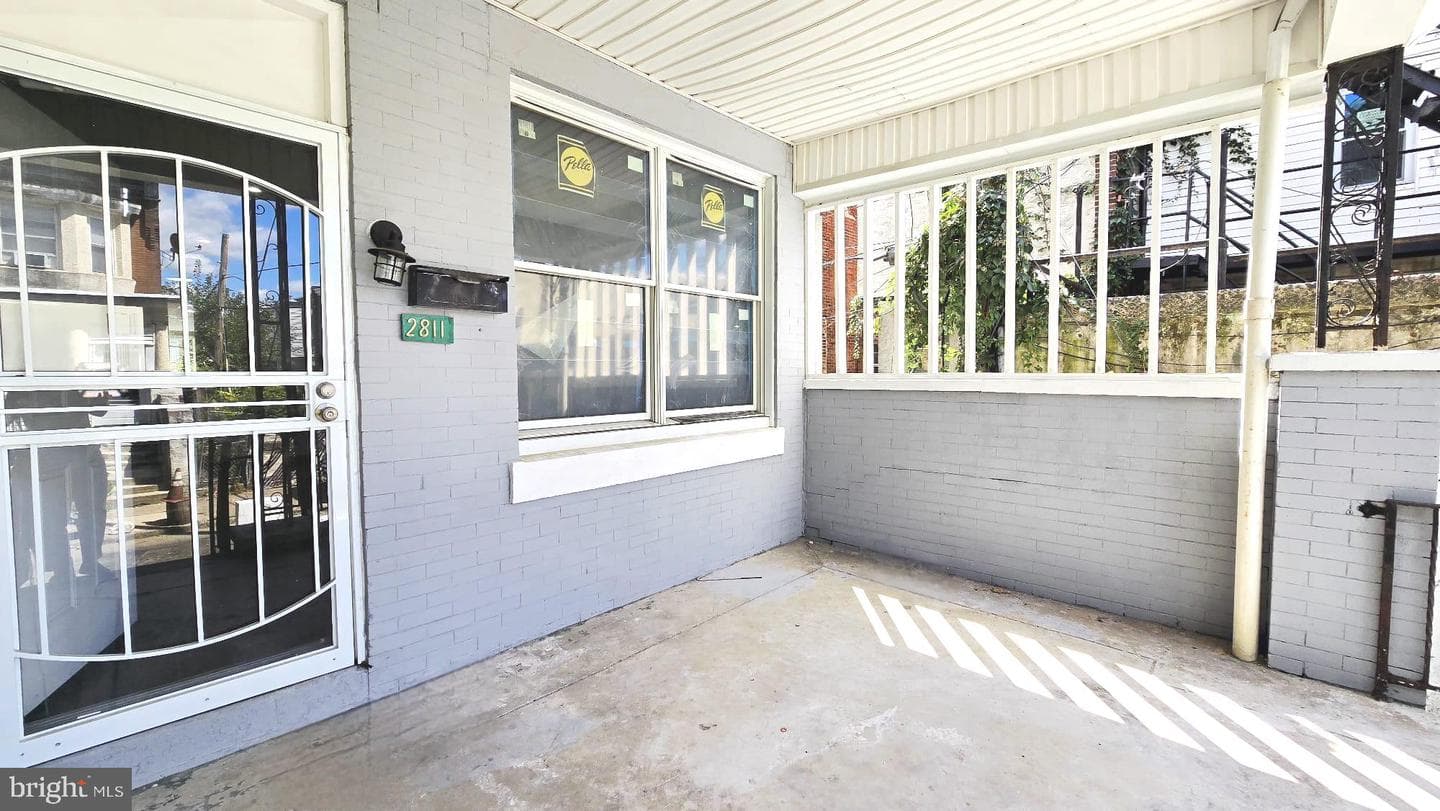 2811 N Croskey Street photo 3