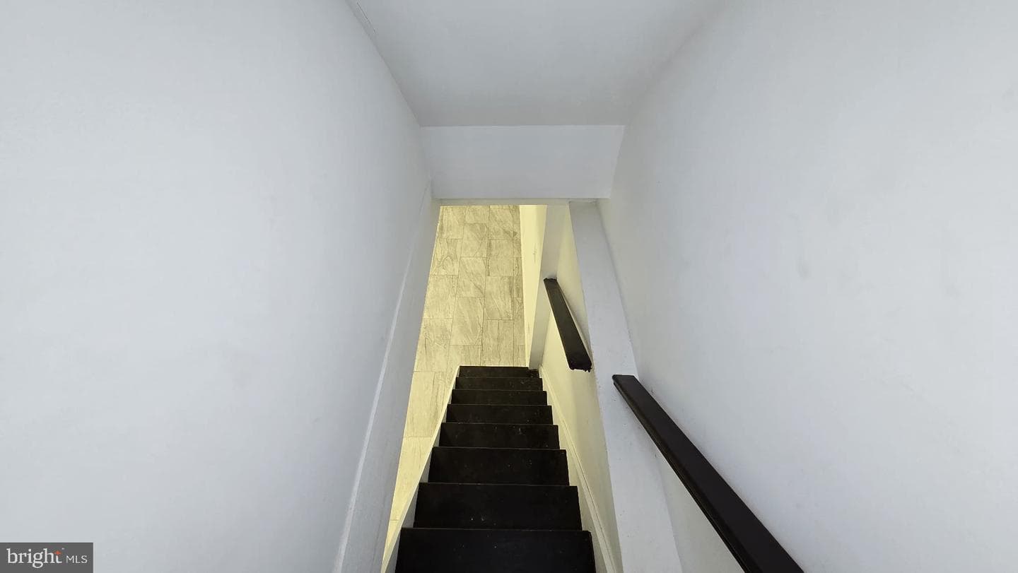 2811 N Croskey Street photo 40
