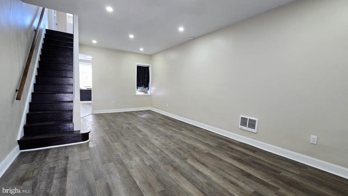 2811 N Croskey Street photo 7