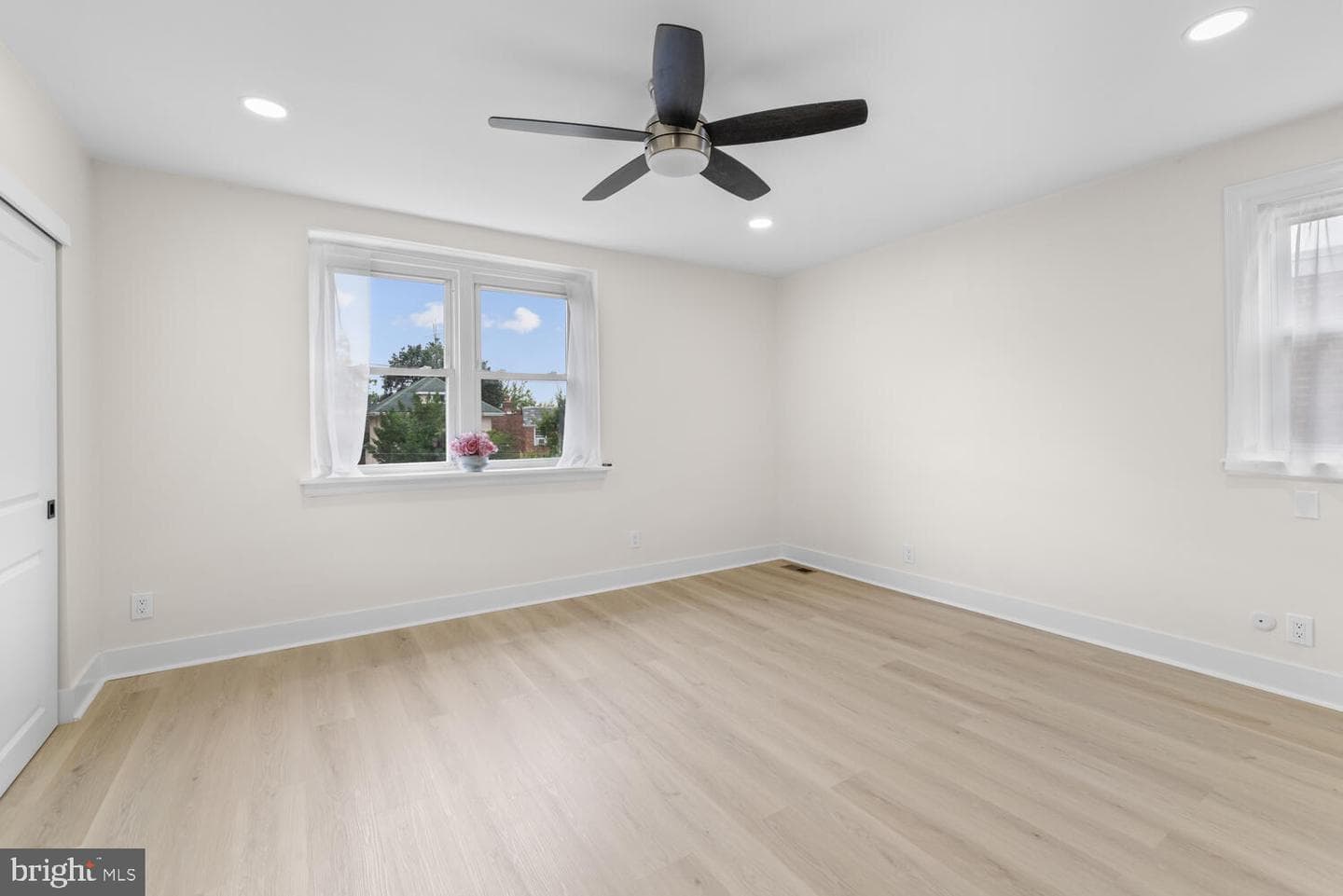 1051 E Vernon Road photo 17