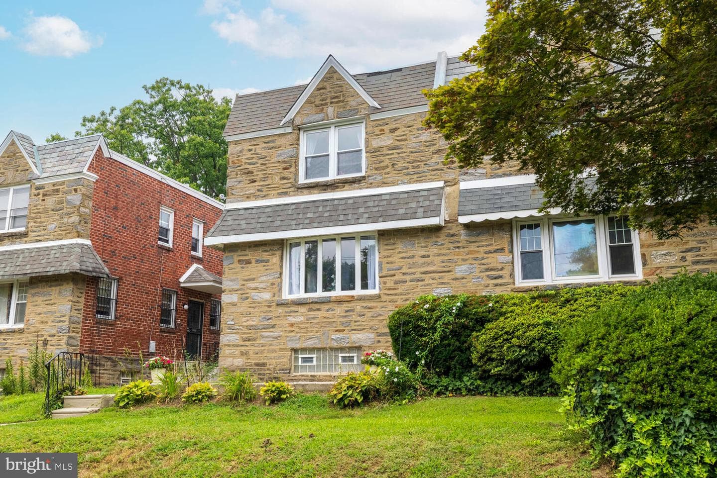 1051 E Vernon Road photo 2
