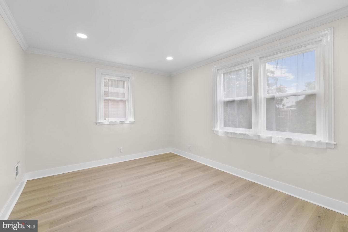 1051 E Vernon Road photo 23