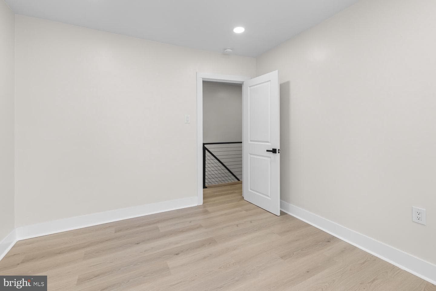 1051 E Vernon Road photo 24