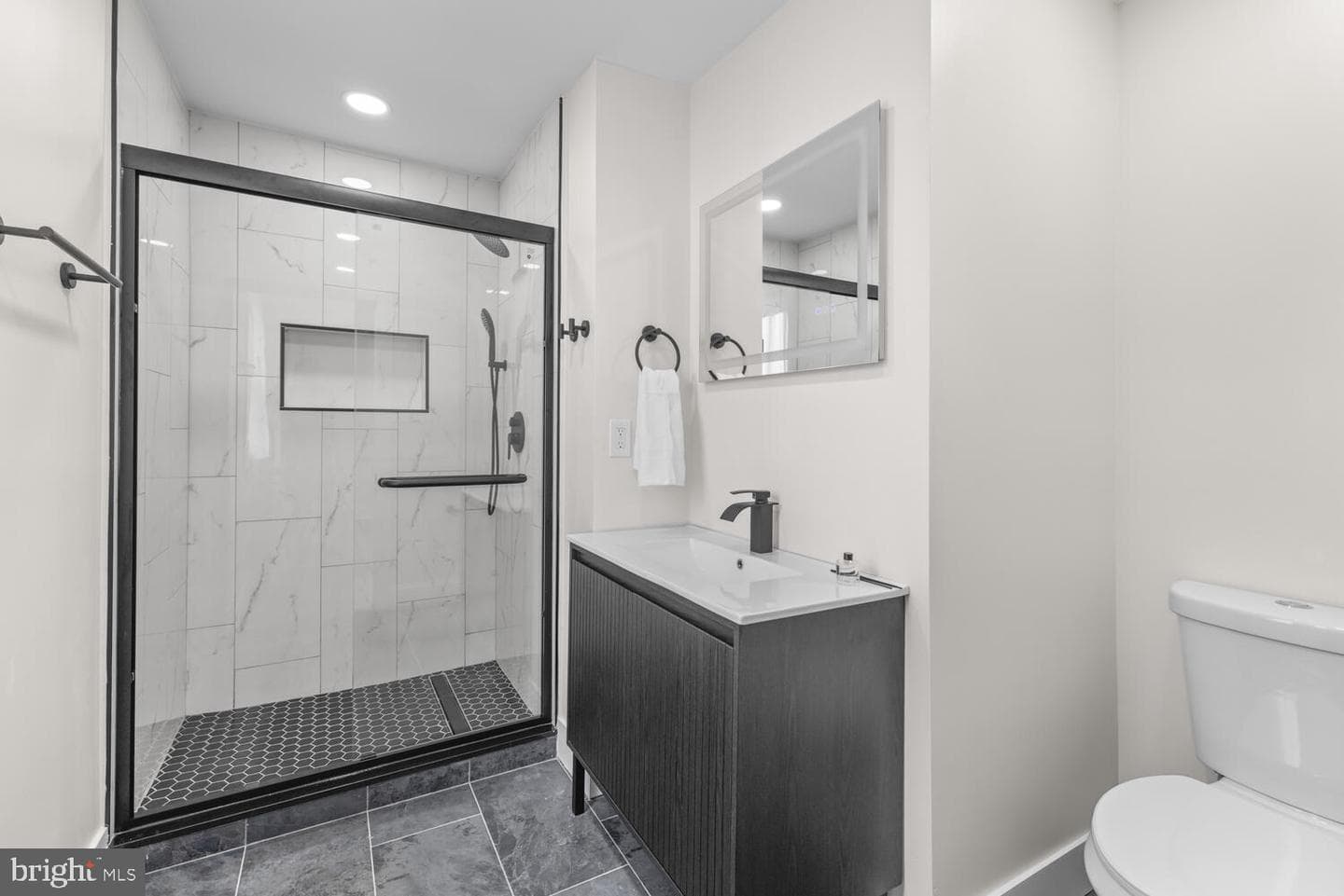 1051 E Vernon Road photo 26