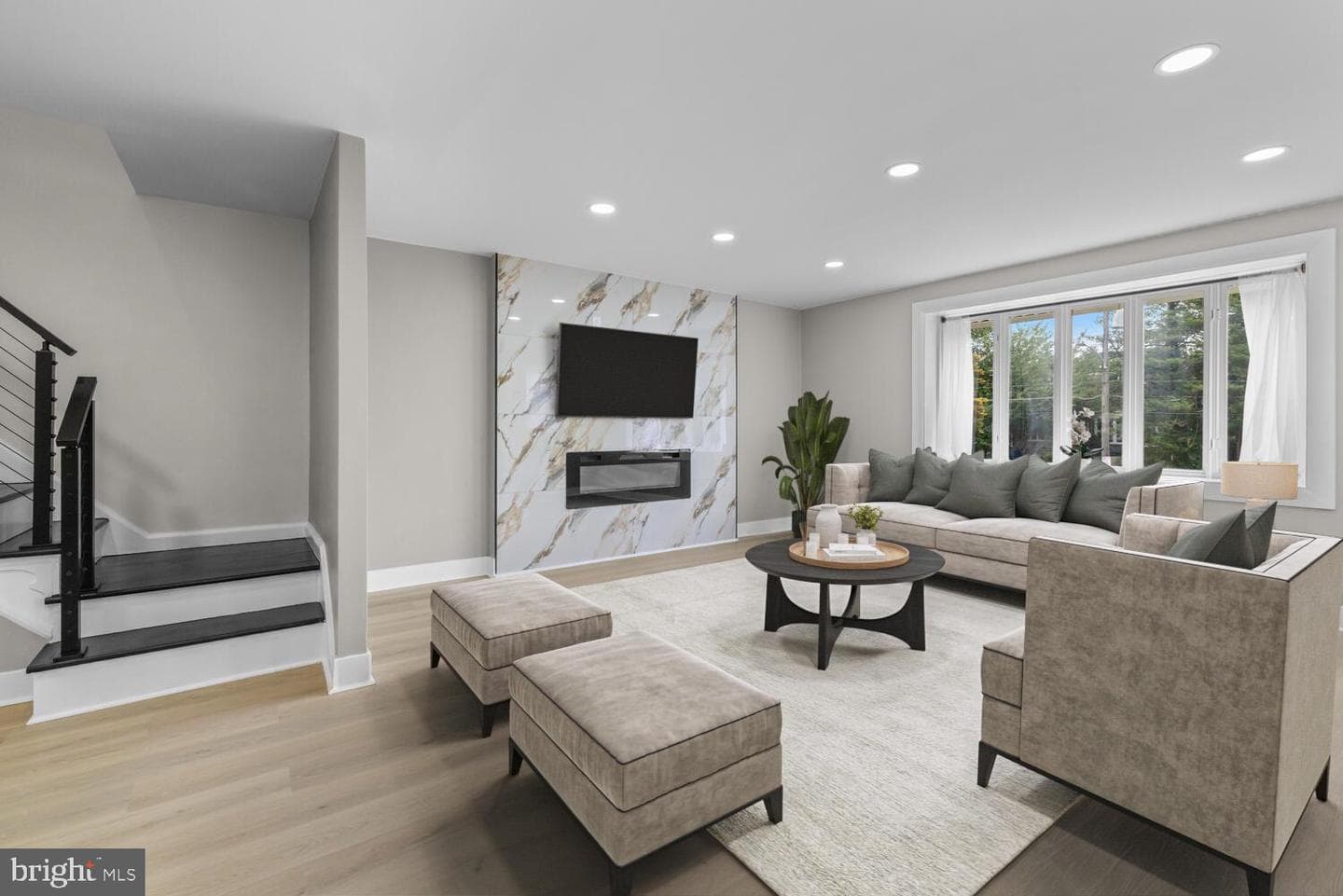 1051 E Vernon Road photo 4