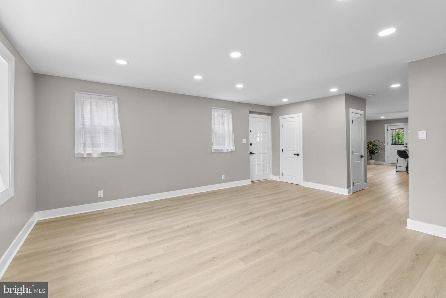 1051 E Vernon Road photo 9