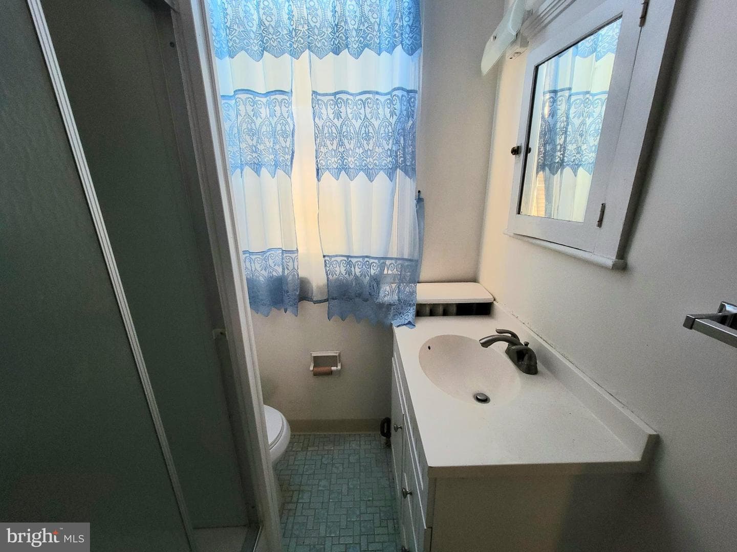 5447 Beaumont Avenue photo 32