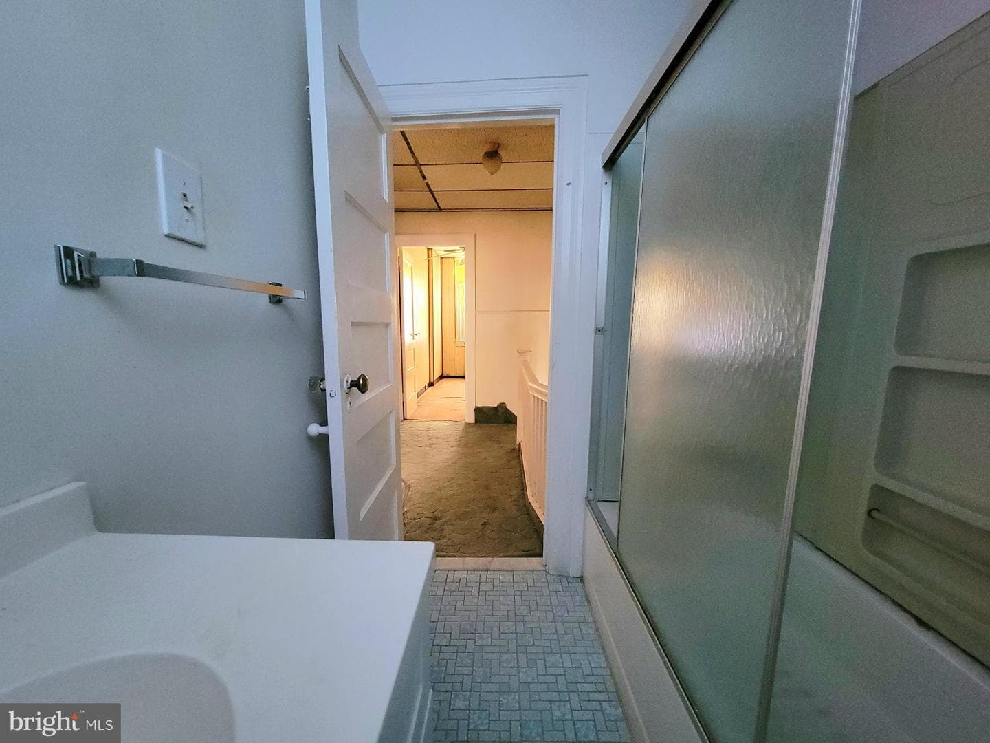 5447 Beaumont Avenue photo 35