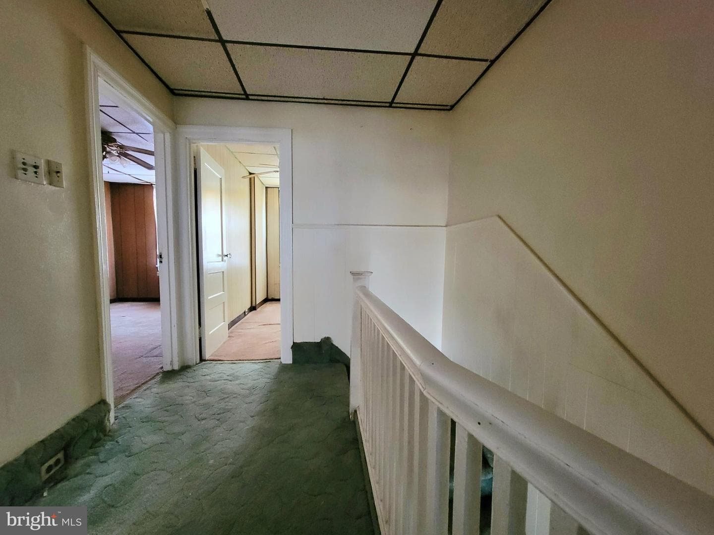 5447 Beaumont Avenue photo 36