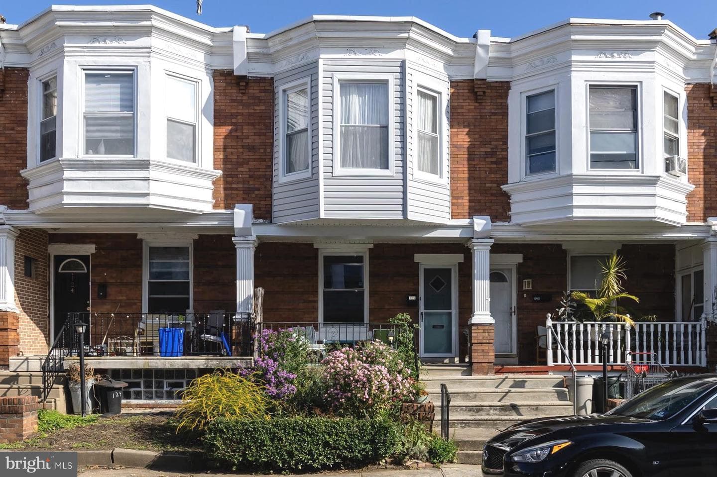 126 W Pomona Street photo 1