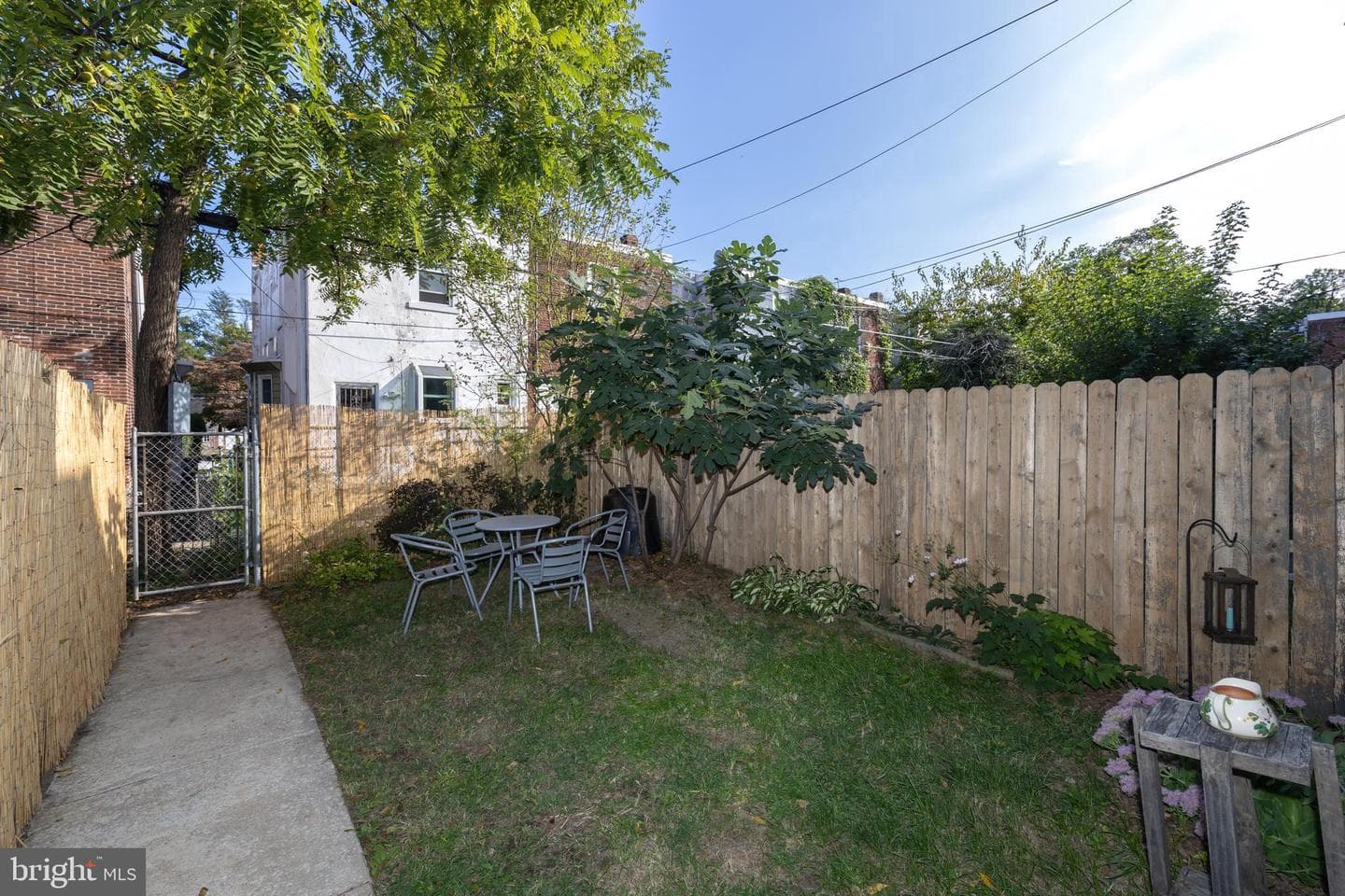 126 W Pomona Street photo 26