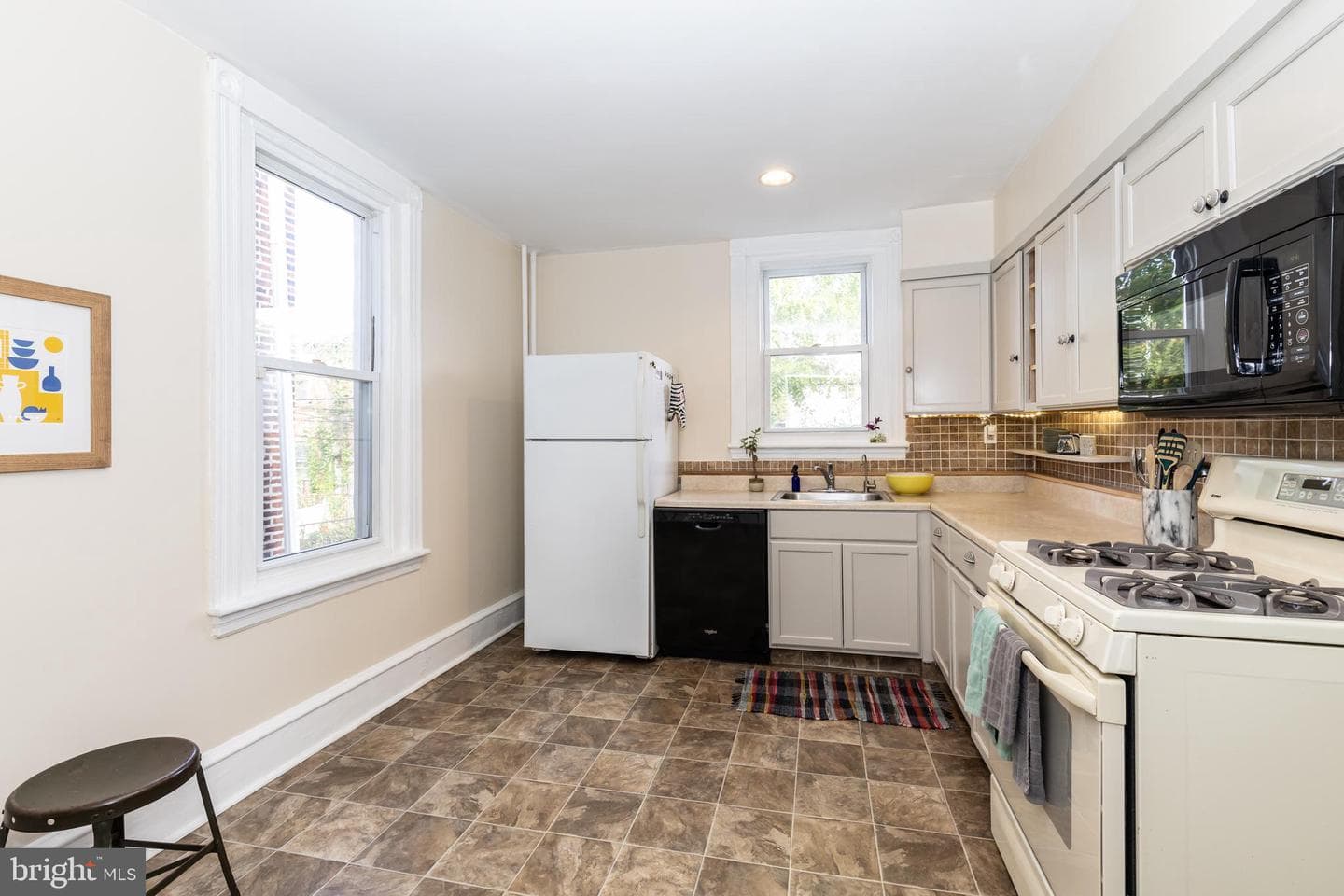 126 W Pomona Street photo 9