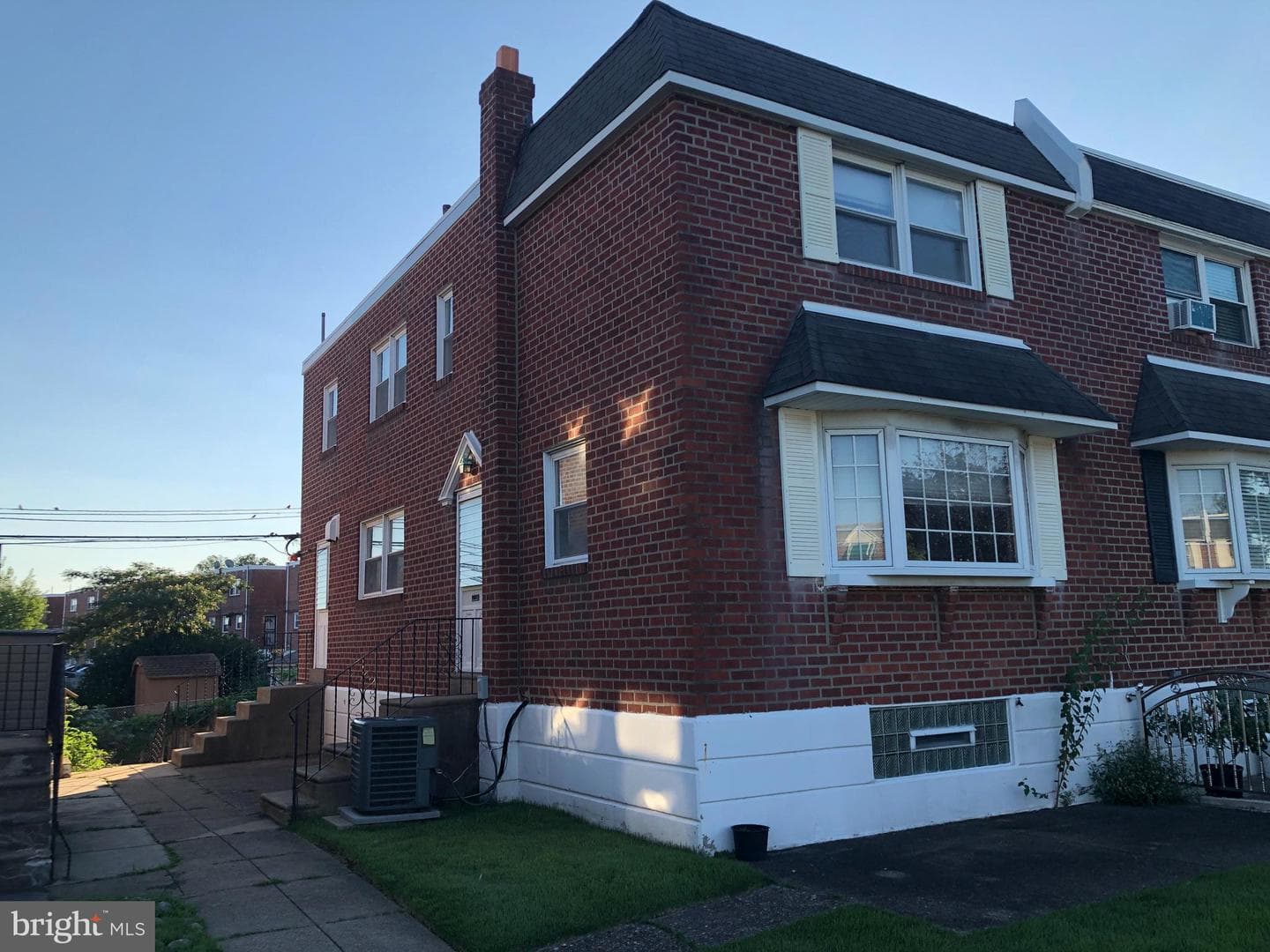 2812 Guilford Street photo 2