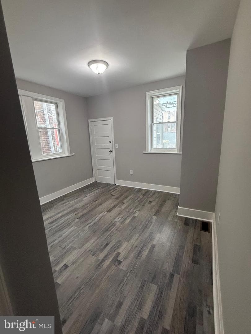 1439 W Olney Avenue photo 9