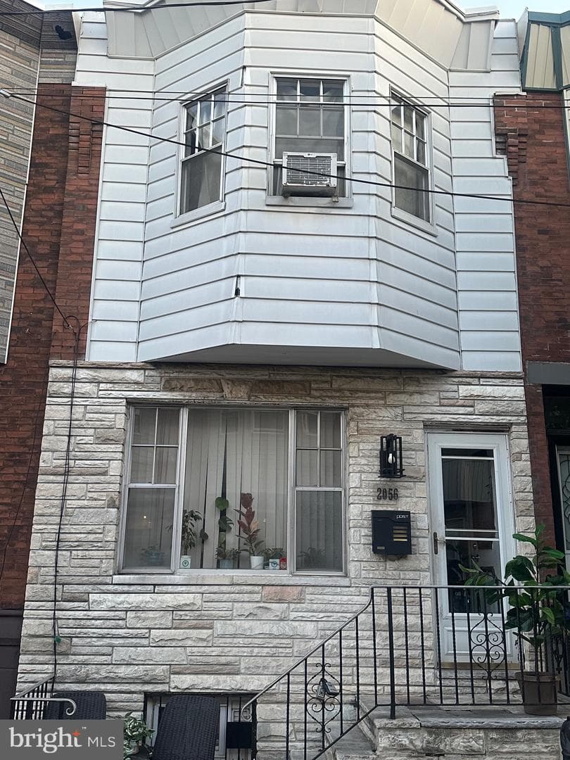 2056 Emily Street photo 2