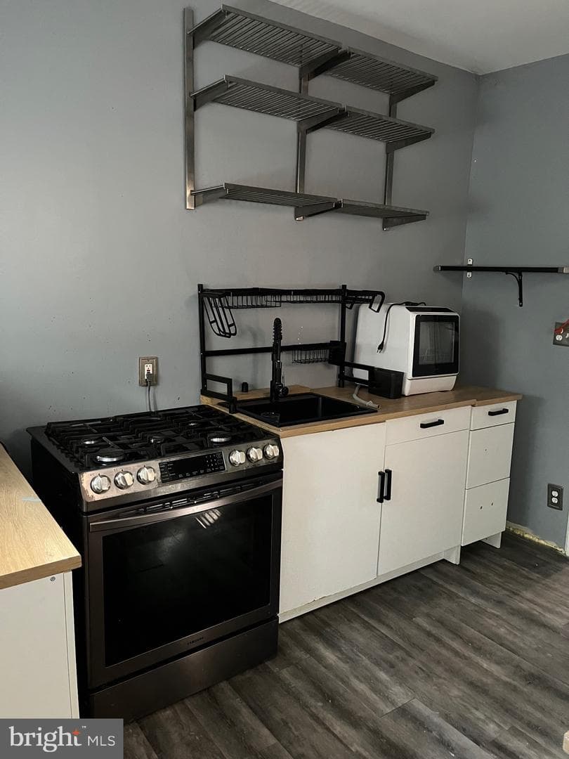 2056 Emily Street photo 7