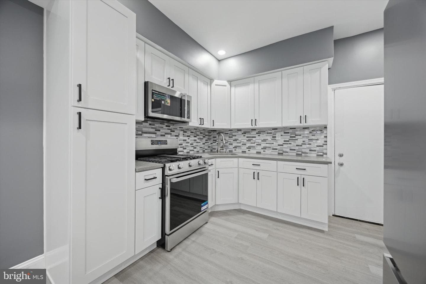 1829 S Alden Street photo 5