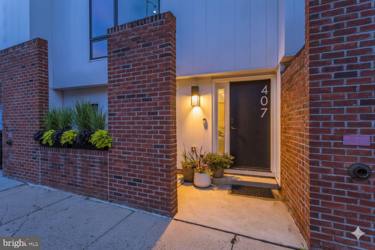 407 Salmon Street photo 1