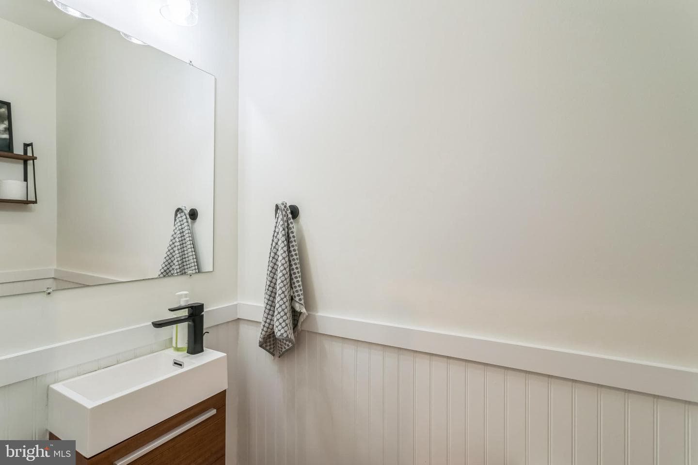 407 Salmon Street photo 14