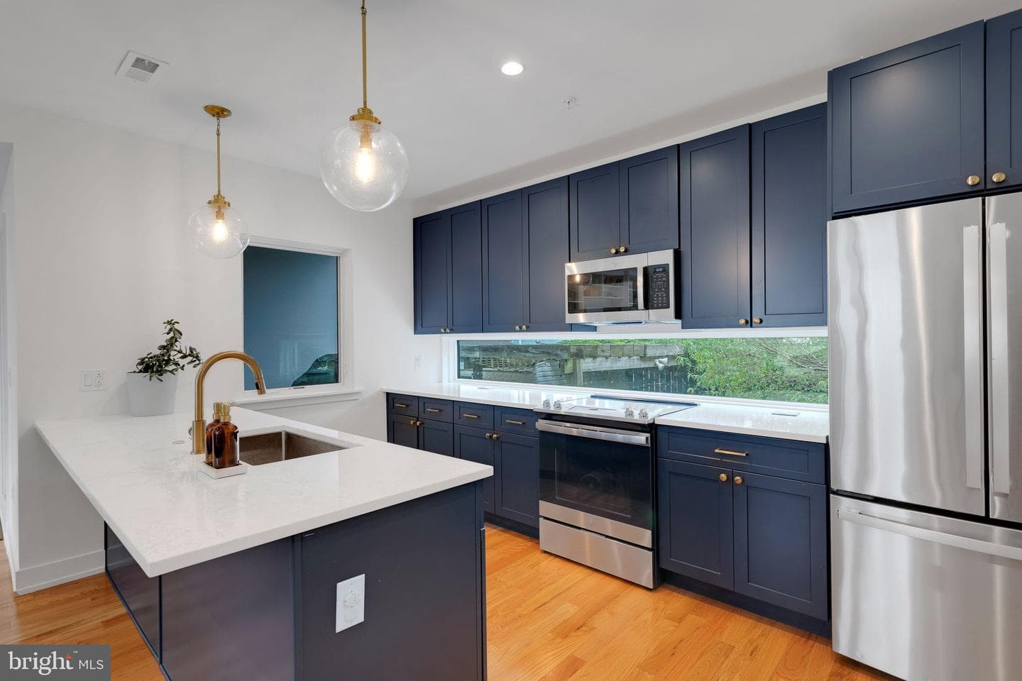407 Salmon Street photo 8