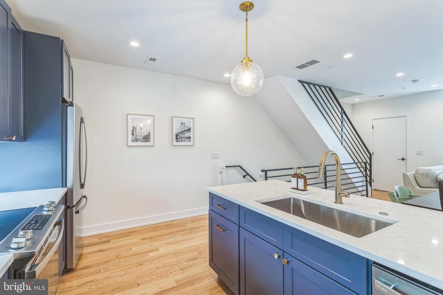 407 Salmon Street photo 9