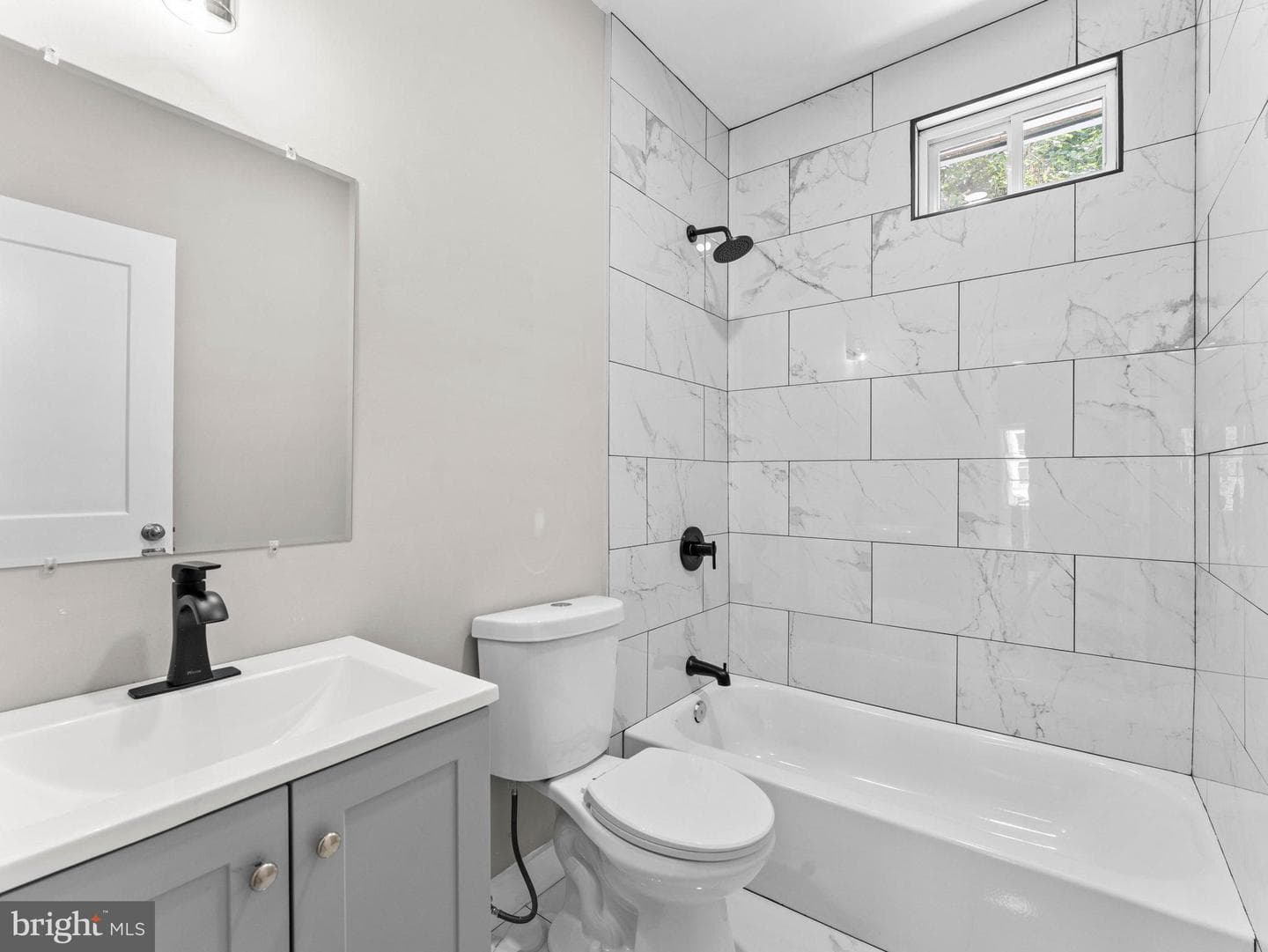 228 W Seymour Street photo 12