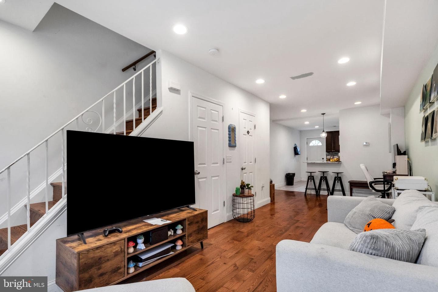 1833 E Albert Street photo 3