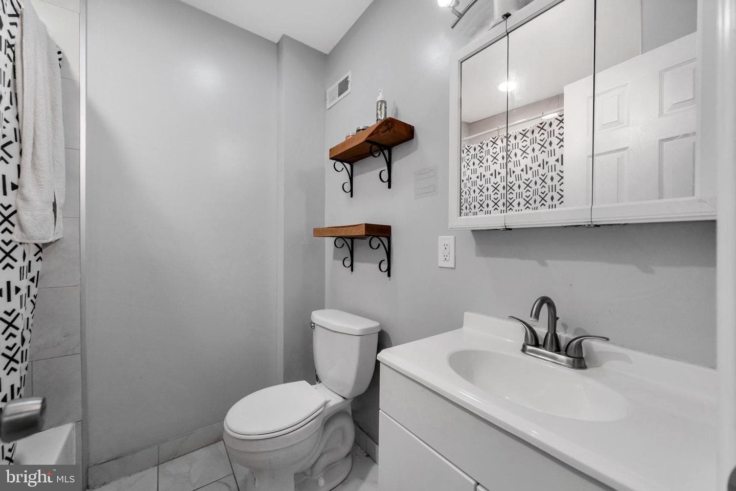 1833 E Albert Street photo 9