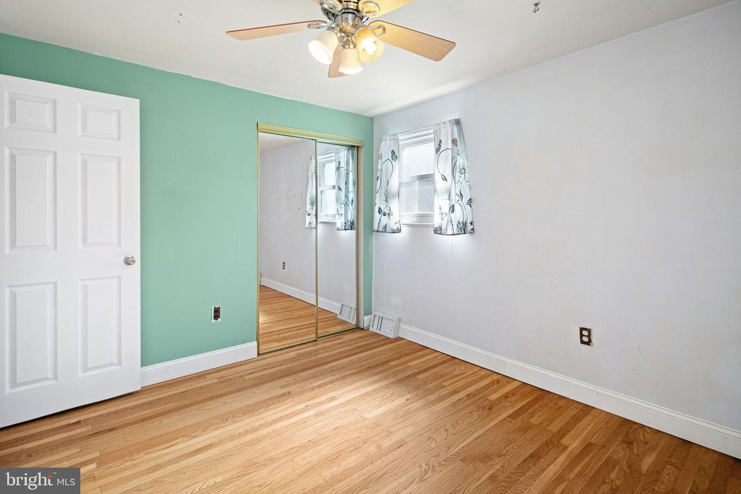 2633 Maxwell Street photo 19