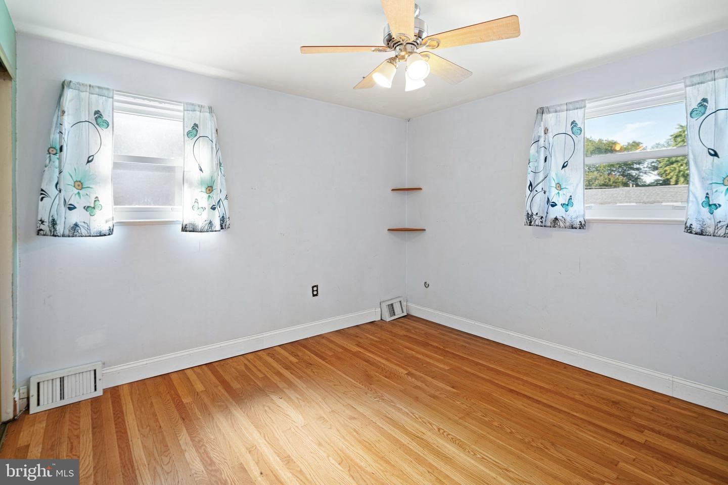 2633 Maxwell Street photo 20