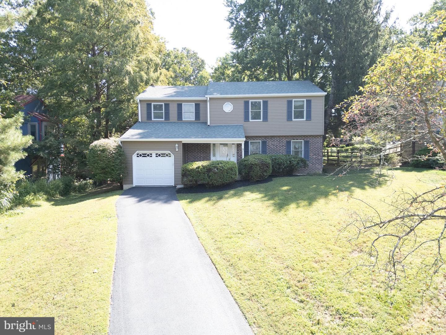 947 Caledonia Street photo 1