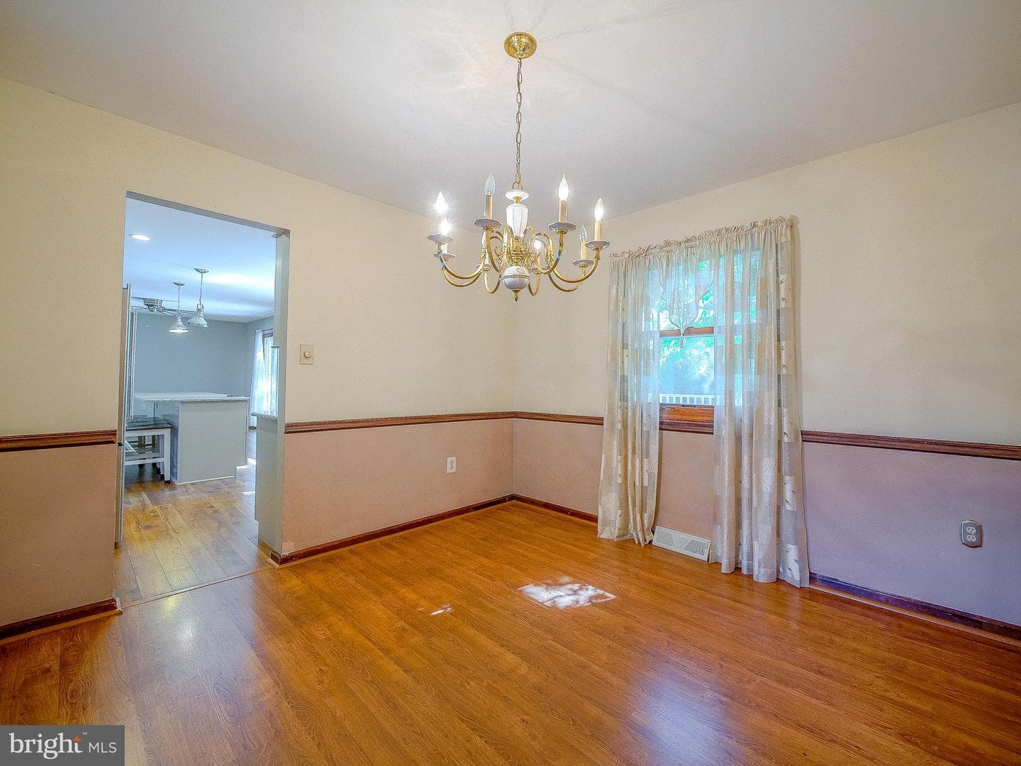 947 Caledonia Street photo 22