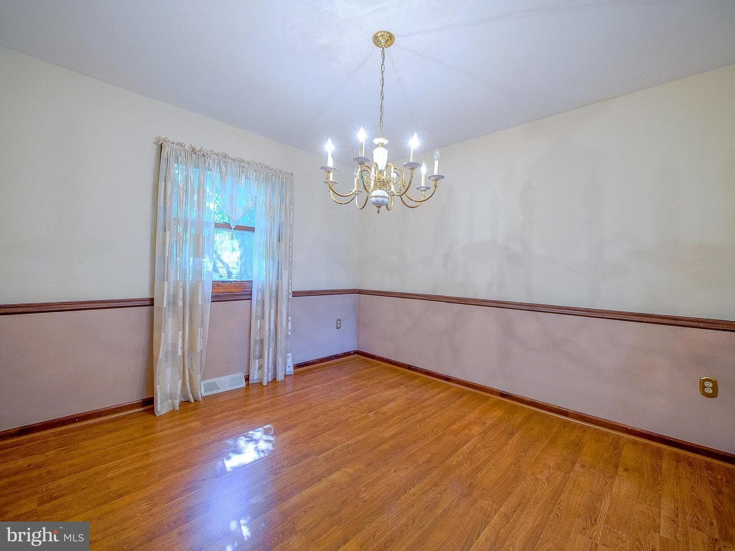 947 Caledonia Street photo 23