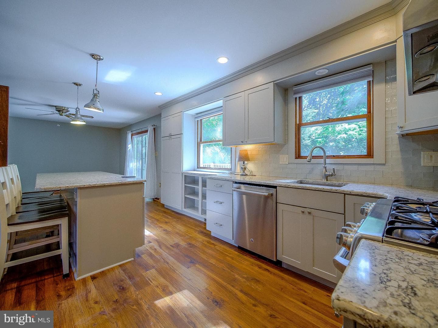 947 Caledonia Street photo 24