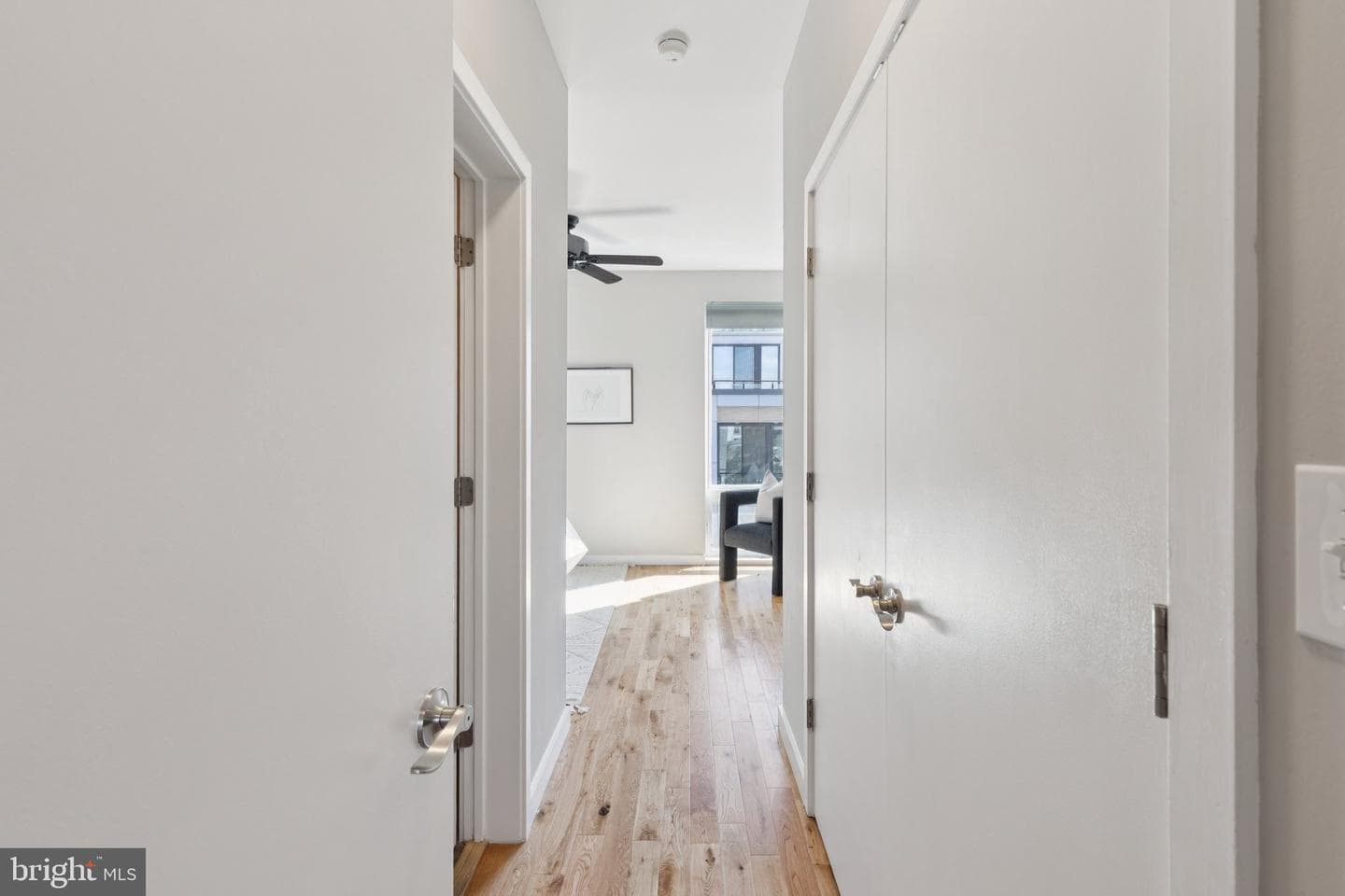 231 W Thompson Street photo 12